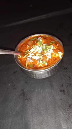 Kadai Paneer [Quarter, 300 Ml] With 4 Butter Roti And Salad