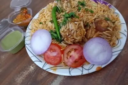 Nizam Pasand Chicken Biryani