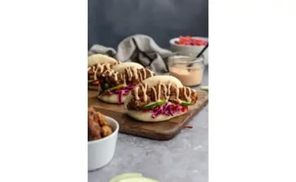Chili Chicken Bao