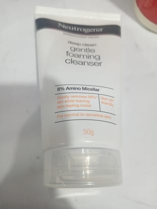 Neutrogena Deep clean Gentle Foaming Cleanser 