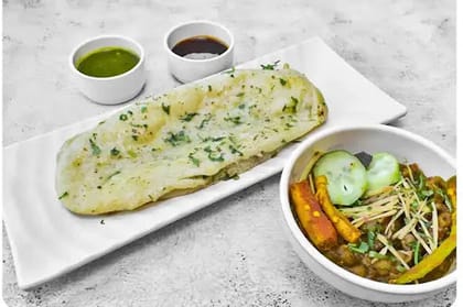 Chole Kulcha [3 Kulcha]
