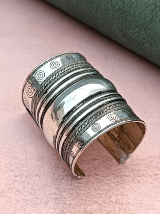 The Double Rib Stitched Silver Handcuff