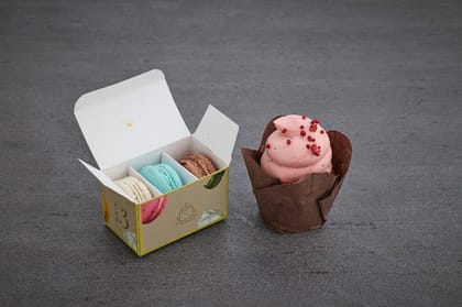 Strawberry Cupcake + 3pc Assorted Macaron Box (Eggless)