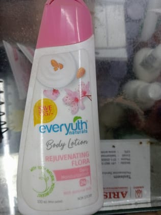 Everyuth Natura Body lotion Rejuvenating Flora 