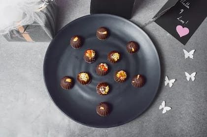 Platter Of Love Chocolate [20 Pieces]