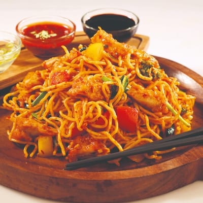 Veggie Noodles In Schezwan Sauce- Large