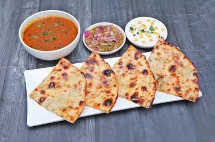 Amritsari Aloo Pyaaz Kulcha Thali
