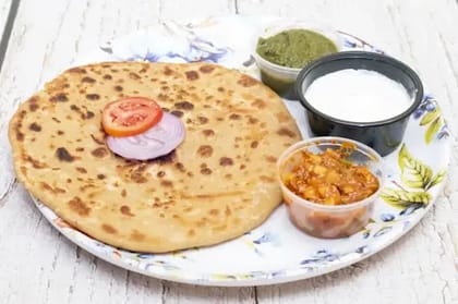 1 Pyaz Tamatar Paratha