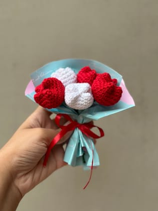 Crochet red-white mini tulips bouquet