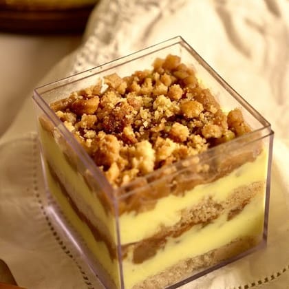 Spiced Apple Crumble Cake