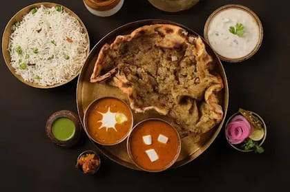 Gobhi Chur Chur Naan Thali