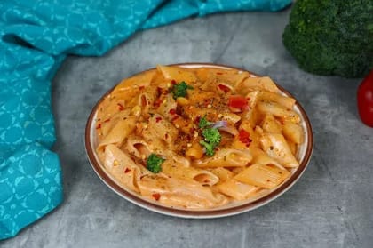 Mix Sauce Pasta With Garlic Bread