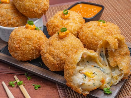 Corn'N'Cheese Momos (6 Pcs)
