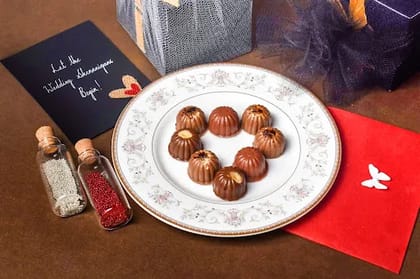 Let The Wedding Shenanigans Begin Chocolate [20 Pieces]