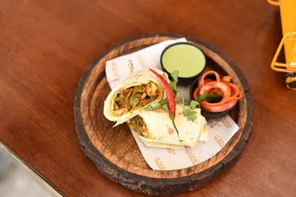 Chicken Tikka Rumali Roll [2 Pieces]