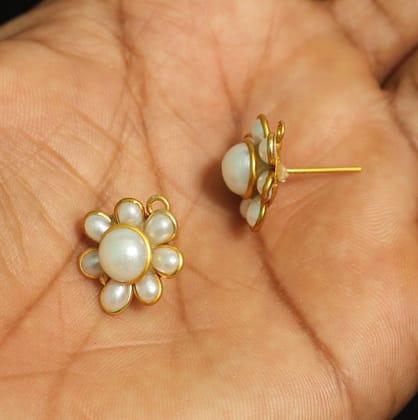 2 Pairs Pacchi Earrings White 14X14 mm-White / Acrylic