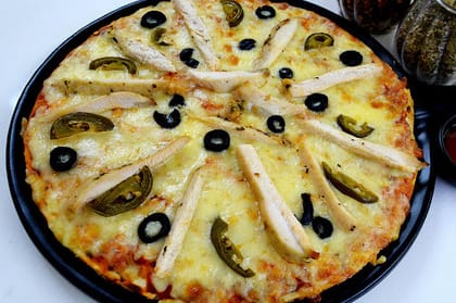 Thyme Grilled Chicken, Jalapeno, Olives Pizza