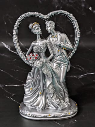 Romantic Couple Statue with Bouquet, Decorative Love Showpiece, A Gift for Love Occasion, Anniversary, Valentines Day (Silver, 16cm)