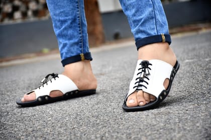 Brawo Men's Slip-on White Trendy flip flops Size - 6-10