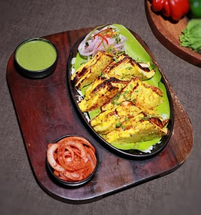 Tandoori Bharwan Dum Paneer Kalimirch