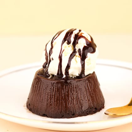 Choco Lava Fudge Cake With Ice Cream