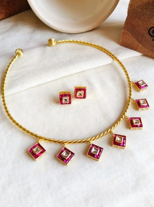 Handmade Gold-Plated Kundan Hasli Set with Stud Earrings | Sarichka-Red