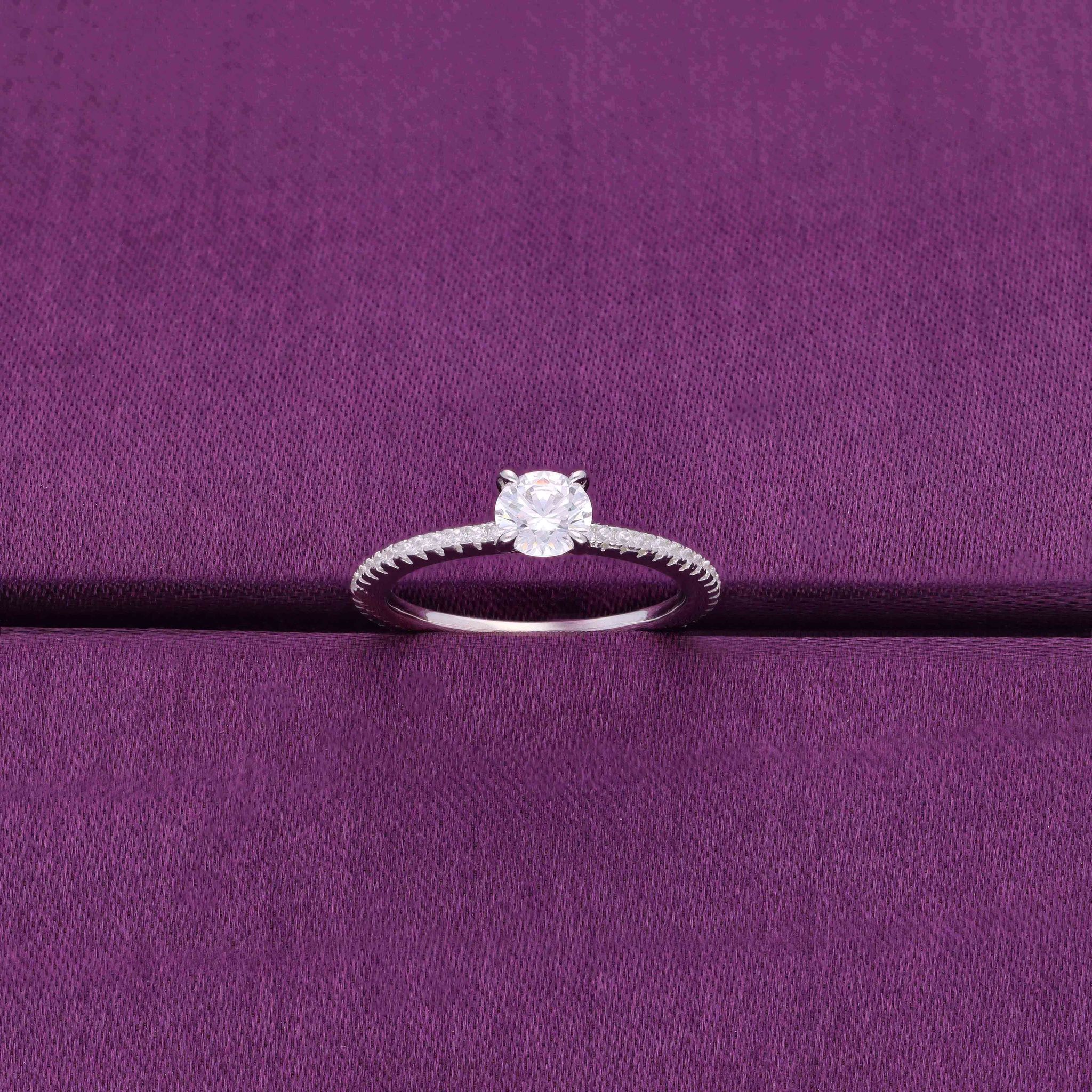 Classic Solitaire Zircon Studded Silver Ring-Solitaire / Silver / US 7 (17.5 mm Diameter)