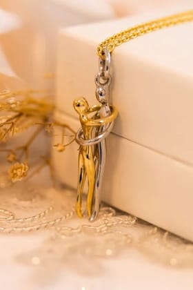 Hug Me Anti-Tarnish necklace + GIFT BOX-Gold