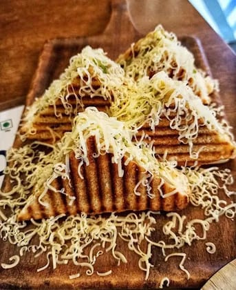 Veg Cheese Grilled Sandwich Jumbo