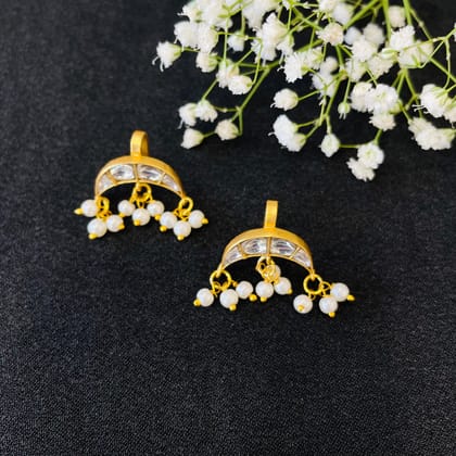 Nayaab Akira ear clip-Golden