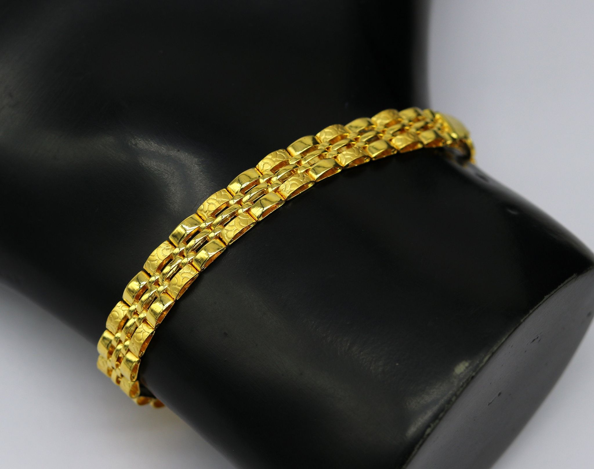 Pure 22kt yellow gold custom made diamond cut design fabulous flexible bracelet, best gift personalized gold fancy jewelry india br41-8