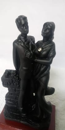 SK7Plus Enterprises Romantic Love Couple Statue Showpiece for Valentine Day, Standing Couple Sculpture Home Dcor