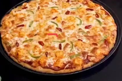 Peppy Paneer Pizza __ Medium [8 Inches, Serves 1]