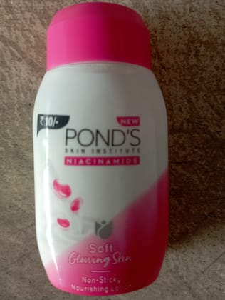 Pond's Niacinamide Soft Glowing skin Non-sticky Nourishing lotion 
