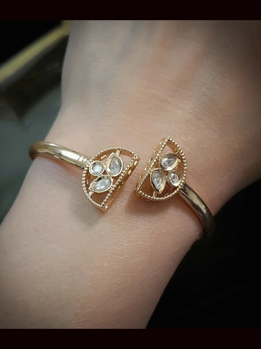 Kundan leaf in D shaped adjustable kada( fits to 2'6 and 2'8)