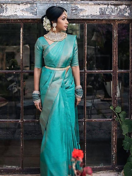 Woven Design Zari Silk Blend Banarasi Saree