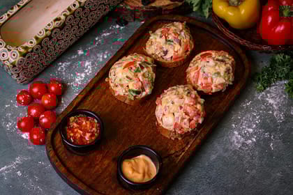 Tomato onion capsicum garlic bread [4pcs]