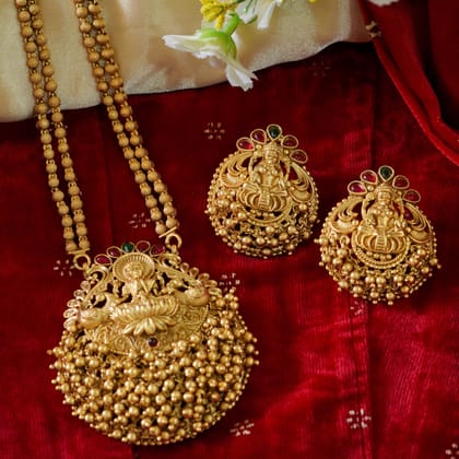 Heavy Laxmi Pendant Temple Necklace Set with Stud Earrings