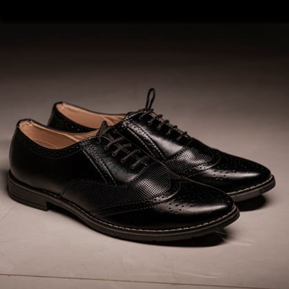The Aurous Rio Laceup Formal Brogues With Wingtips-Black / 9