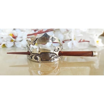 IndianArtVilla Pure Steel Designer Wooden Hair Clip-Abstract