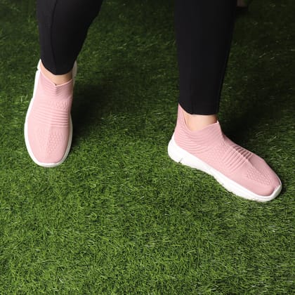 The Cozy Gliders in Pink-36