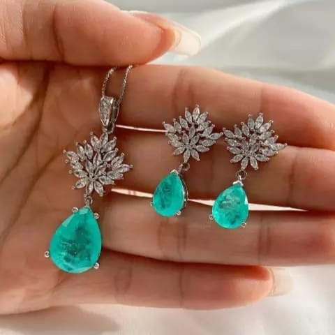 Emerald Platinum Plated Jewelry Set With Earrings