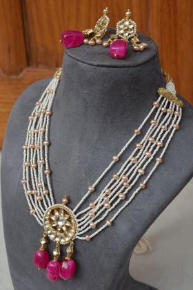 CHANDRAMA NECKLACE- RED STONES