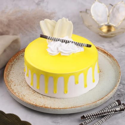 Pineapple Splash Eggless Cake