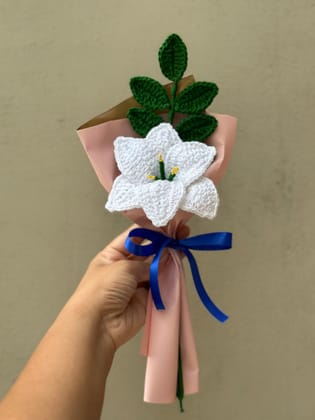 Crochet lily with leaves bouquet