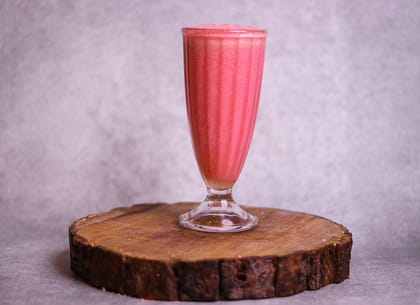Banana & strawberry yogurt smoothie