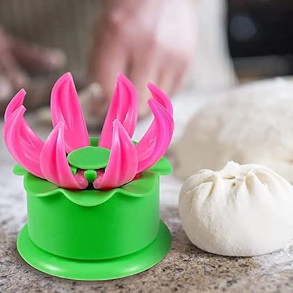 Momos Maker, Momo Maker Mould Shapes, Dumpling Maker, Plastic Momo Dumpling Maker Dough Press Mould Wrapper Dough Cutter for Kitchen Making Tools for Modak Gujiya Pie Mould Maker (Set of 1)