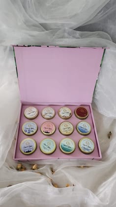Assorted box of 12 flavours