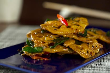 Crispy Lotus Stem With Curry Leaves And Black Pepper(Ak)