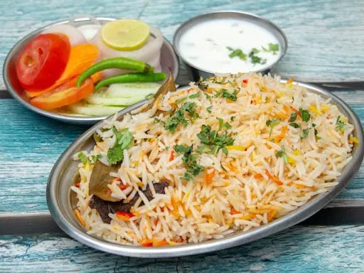 Veg Biryani With Raita